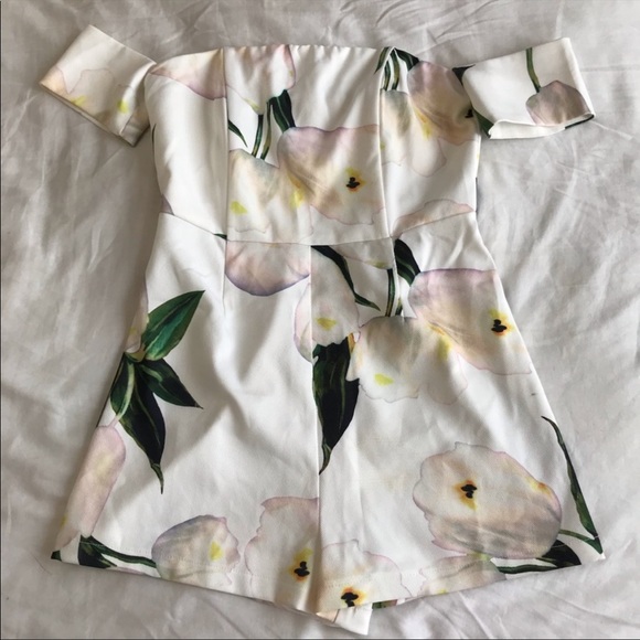 Beautiful off shoulder romper - Picture 6 of 8